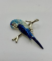 VINTAGE SILVER TONE BROOCH PIN 1.75″ ANIMAL CRYSTAL ENAMEL BIRD PARROT