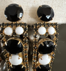 VINTAGE 1980’s BLACK RHINESTONE & MILK GLASS DANGLE CHANDELIER EARRINGS