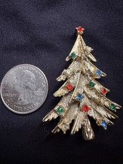 Christmas Tree Pin Brooch, Gold Tone, Multicolor Rhinestones ￼