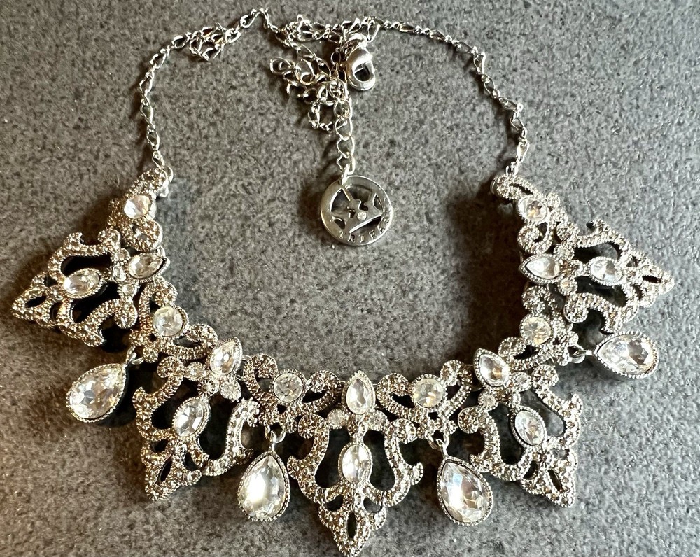 Gorgeous Vintage Trifari Crystal Tear-Drop Dangle Statement Necklace Excellent￼