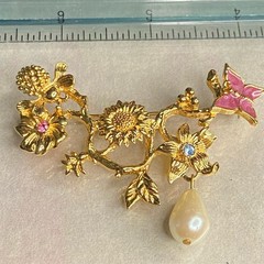 Vintage Avon Garden of Eden Floral Vine Bee Butterfly Brooch Pin Pearl