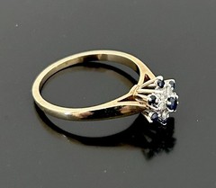 10k – 14k Gold Diamond & Sapphire Cluster Flower Ring Vintage 1980’s 2.1 grams