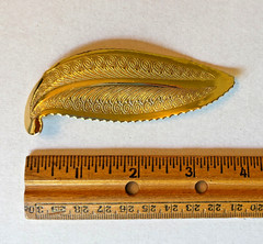 Leaf Feather Hinged Scarf Clip Ring 3.75″ Long Gold Tone Retro Estate Accessory