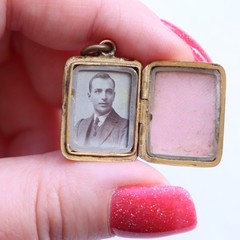 Antique Vintage English Rolled Gold Locket Pendant Floral Engravings – NO TARIF