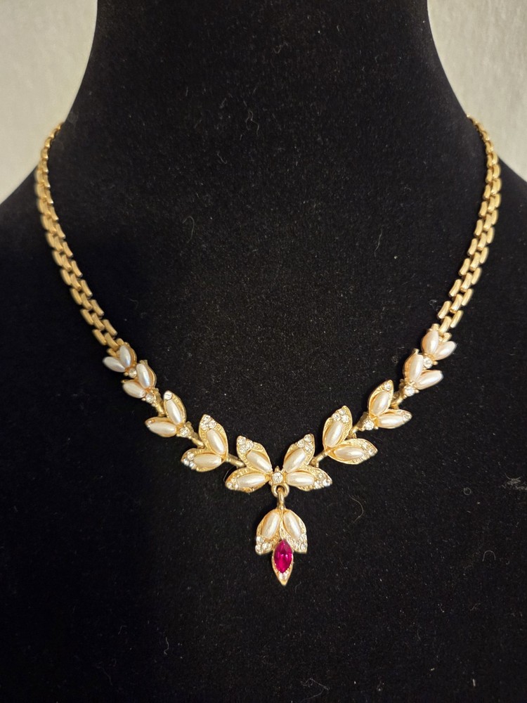 Vintage Pearl & Rhinestone Choker Necklace Red Navette W Flat V Shaped Chain