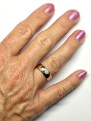 Pre-owned Vintage 14k Band with a 4mm Cubic Zirconia (CZ)