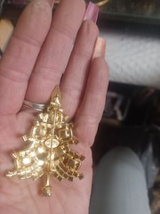 VINTAGE PRONG SET RHINESTONE CHRISTMAS TREE BROOCH PIN GOLD TONE Very Nice!