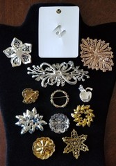 Lot of 12 ~ Vintage to Modern Rhinestone Gold & Silver Tone Pin Brooches