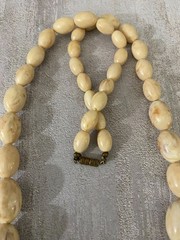 Vintage Ivory Like Marbled Beige Beaded Necklace With Barrel Clasp 12″ Hang