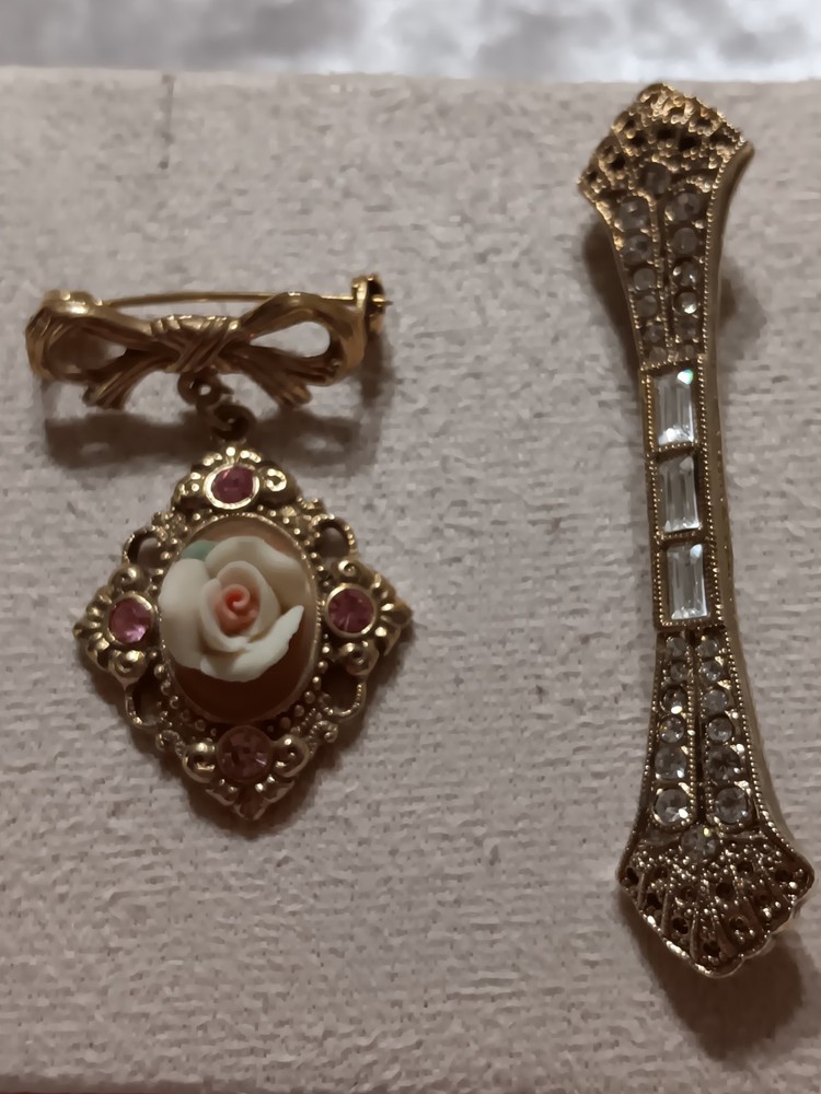 Vintage 1928 Set Of 2 Brooches
