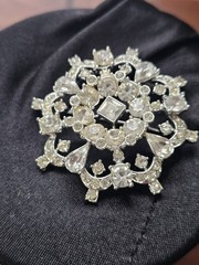 Estate Brooch Clear Rhinestones Snowflake Silver Tone Prong Set Pin 2.25″ Mcm