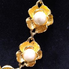Vintage NATORI Gold Tone Faux Pearl 18 inch Flower Necklace and Earring Set