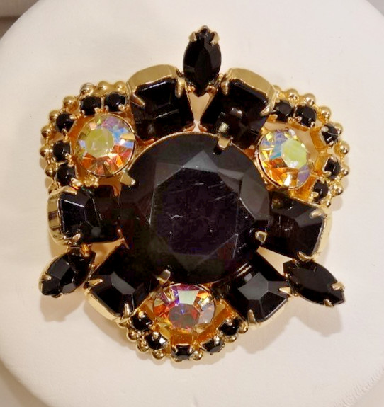 D25 VINTAGE RHINESTONETRIANGLE BROOCH PIN JET BLACK AB STONES PRONG SET UNSIGNED
