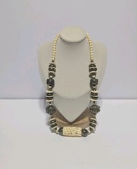 Vintage Silver Tone Metal & Off White Acrylic Chunky Bead Necklace 21″. Hammered