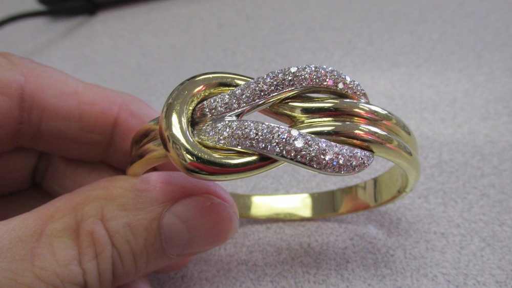 High Quality 18k Gold 2.50 ctw VVS1-VS1-F/G Diamond Bangle Bracelet Make Offer