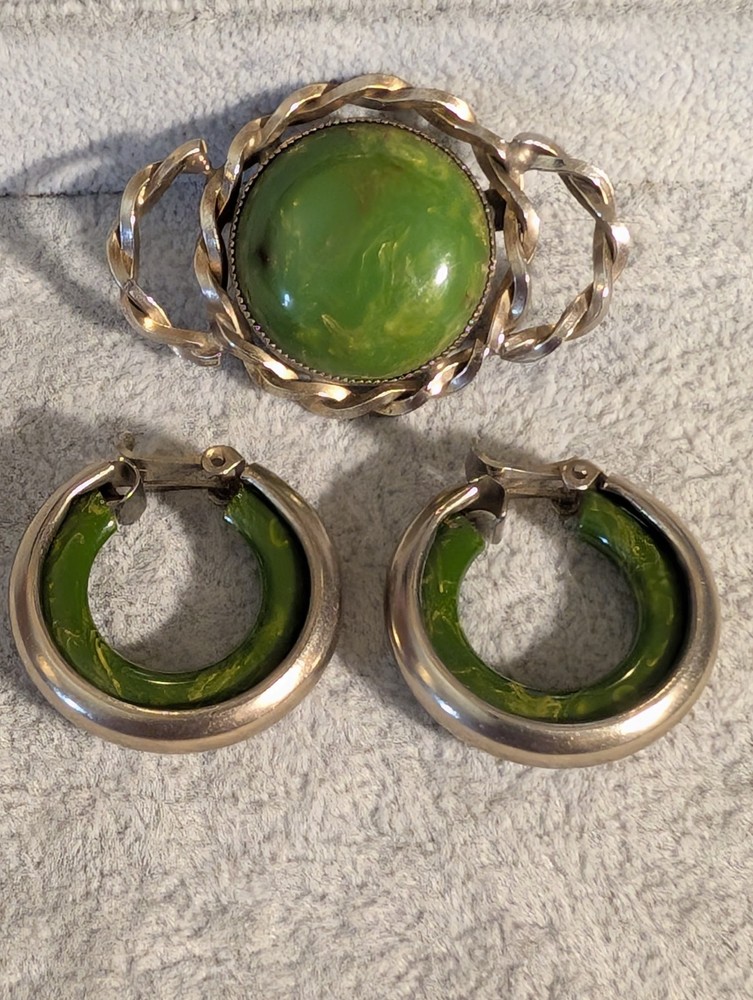 2 Vintage Bakelite End Of The Day Green Earrings and Pin Lot. Metal and Bakelite
