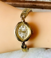 Vtg Speidel Stretch Band w/ Helbros Gold Tone Cocktail Watch AS-IS