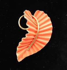 Vtg Ruffled Leaf Pink Enamel Over Gold Tone Metal Brooch by Individuality Jewels
