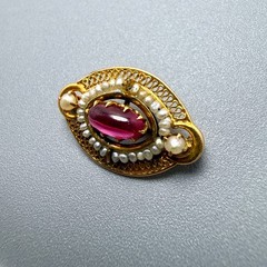 Antique 10K yellow gold red stone & seed pearl brooch pin 2.0 grams