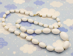 White w Gold Tone Graduated Acrylic Egg Shape Bead Professional Necklace 24 Inch