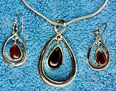 Estate Sale Silver Tone Tear Drop Shape Necklace & Earrings