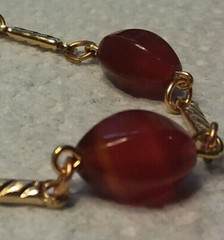 MaryBee Jewelry: 7 1/2″ Gold Tone Stone Carnelian? Bracelet 01-01-2021 (B)