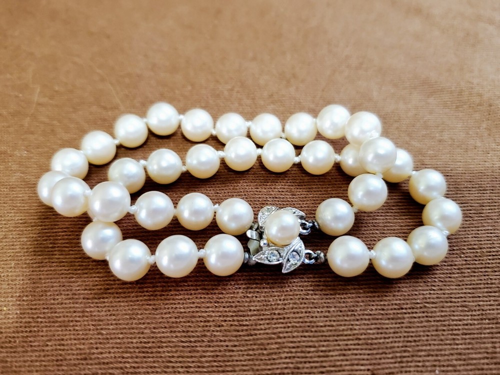 VINTAGE DOUBLE STRAND FAUX PEARLS 7″ BRACELET W/RHINESTONE CLASP, HAND KNOTTED