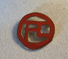 metropolitan museum of art mma toulouse lautrec enamel brooch red gold tone