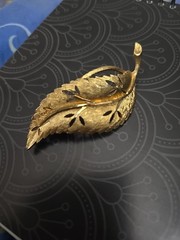 vintage BSK brooch, featuring a gold-toned, textured leaf 1950s to the 1970s