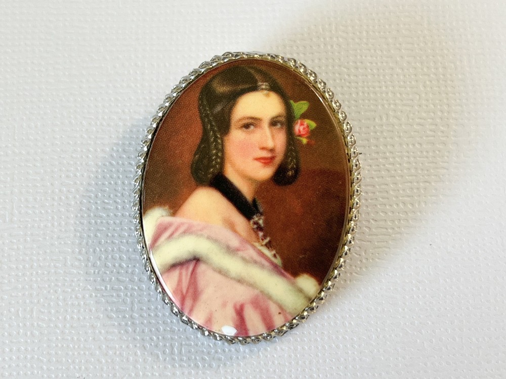 Vintage Lady Portrait Brooch Oval Silver Tone Cameo Victorian Style
