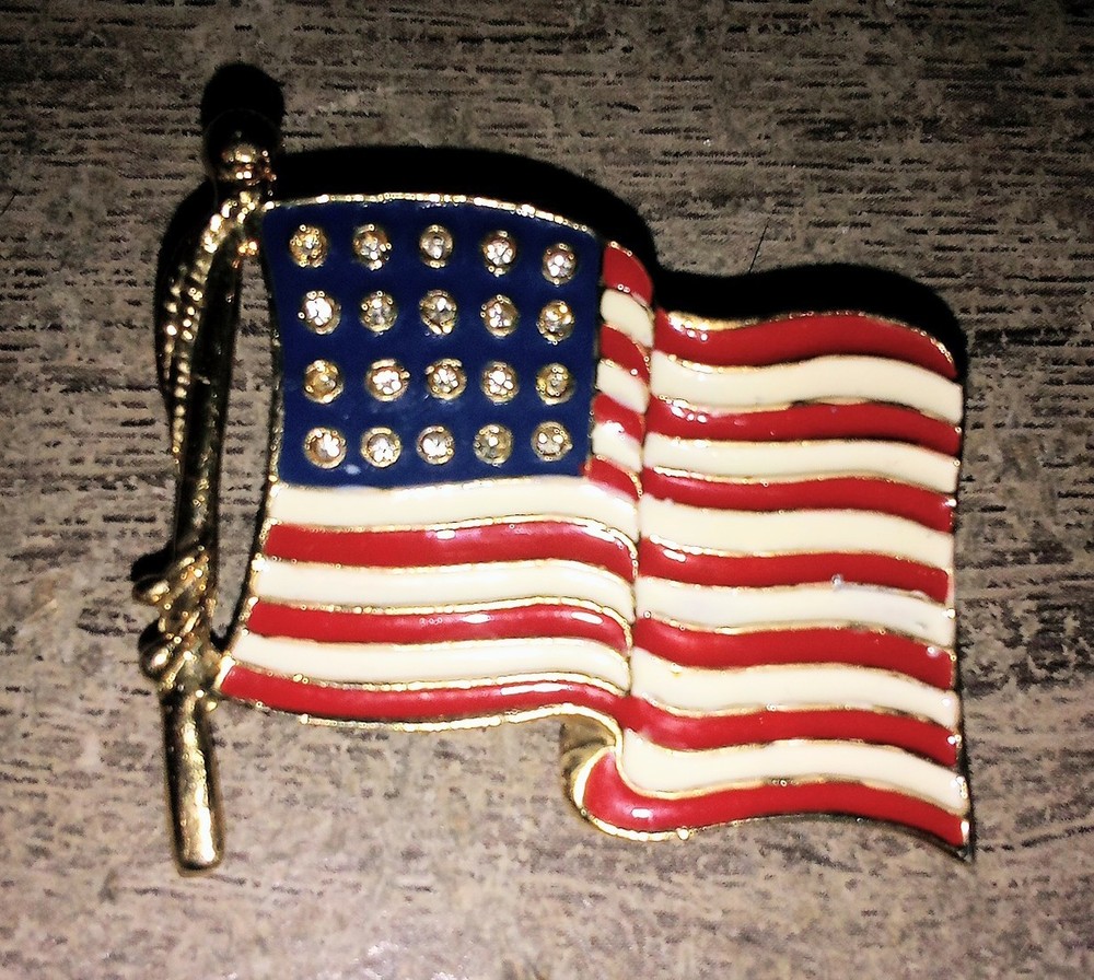 Vintage Detailed Gold Tone USA American Flag Brooch, Enamel & Rhinestone 1.5″