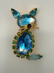 Vintage Blue Rhinestone Figural Cat Brooch Pin Gold Tone Mid-Century Estate