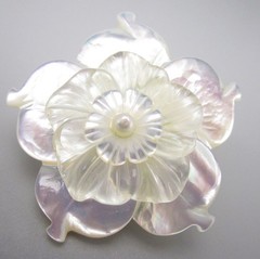 BEAUTIFUL LARGE 1 5/8″ CARVED MOTHER OF PEARL FLOWER CLIP ON EARRINGS