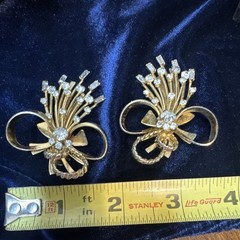 Vintage Sarah Coventry Rhinestone Bow Clip On Earrings Gold Tone Signed 1960s