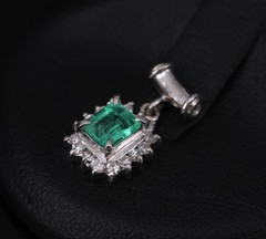 Fine Vintage 0.47 Colombian Emerald & 0.16 Diamond Platinum Pendant 2.0 Grams