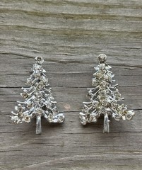 Christmas Pins/Brooches Vintage Unbranded Lot Of 4 – 3 Christmas Trees & A Bell