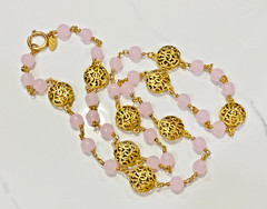 VINTAGE 1980 CHANEL ROSE PINK GRIPOIX POURED GLASS GOLD MEDALLION 35″ NECKLACE