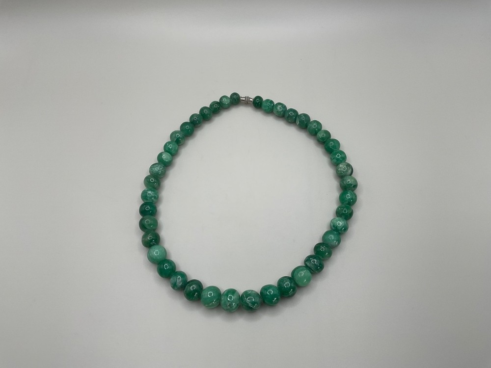 VINTAGE ESTATE 16” GRADUATED GREEN JADE/JADEITE BEADED NECKLACE 74 grams