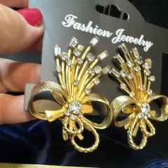 Vintage Sarah Coventry Rhinestone Bow Clip On Earrings Gold Tone Signed 1960s