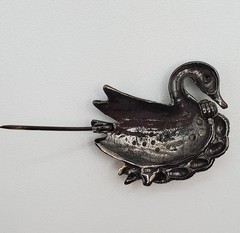 925 Swan Brooch 1.25in Rhodium Plate Sterling Silver Peridot Onyx Figural Estate