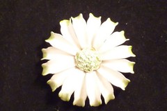 VINTAGE ENAMEL FLOWER BROOCH WHITE AND GREEN