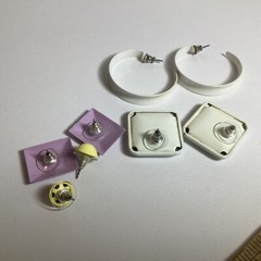 VINTAGE 4 PAIR MIXED LOT OF ENAMELED PIERCED EARRINGS WHITE LAVENDER YELLOW NICE