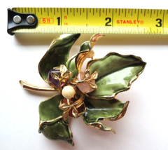 MINT Book Piece – Francois by Coro Enamel Leaf Pin Pearl & Chalcedony Stones