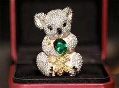 Original Design Green Zircon Koala Brooch Creative Animal Jewelry Pin 4.5*3.2CM