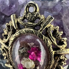 Vtg Dried Flower Pendant Handmade Signed Lucite Dome Gold Tone Victorian Gothic