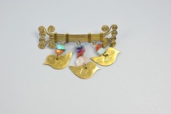 Vintage Brooch studio Bird dangle agate chip boho Birder birds T5