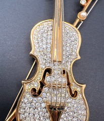 Vintage Swarovski Violin Crystal Faux Pearls Brooch Large Swan Signed Retired 4″