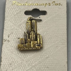 Vintage Pincharmingo NY New York Skyline World Trade Center Goldtone Charm