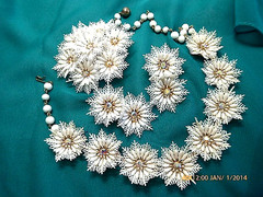 RARE CORO SNOW FLOWERS SOFT PLASTIC RHINESTONE NECKLACE EARRINGS BROOCH SET