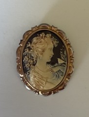 Vintage Cameo Brooch 2’. X 1.5’ in